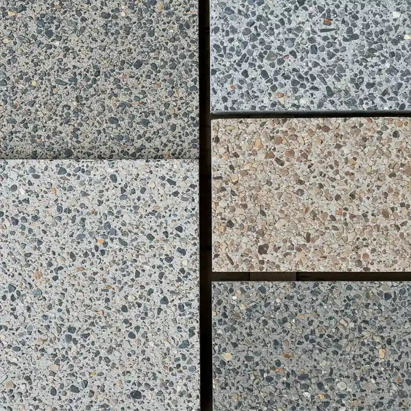 Comparaison de dalles gravillonnées de différentes gammes et textures vues de dessus